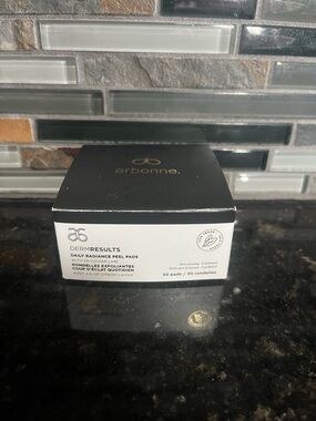 Arbonne DermResults Daily Radiance Peel Pads - Black, White & Gold Accents